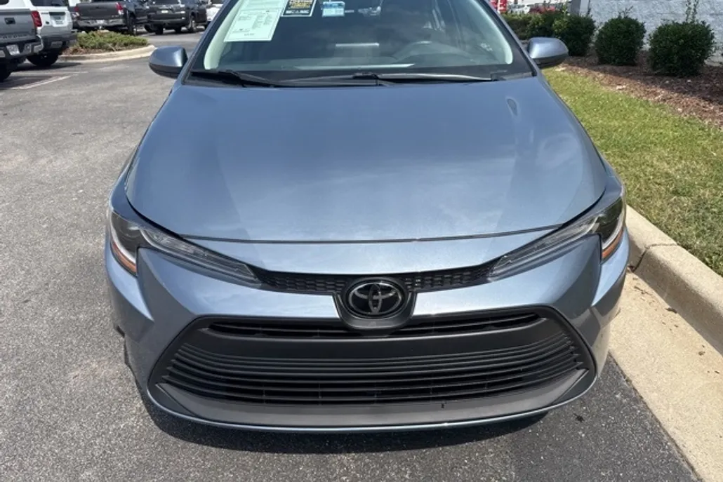 2024 Toyota Corolla LE photo 1