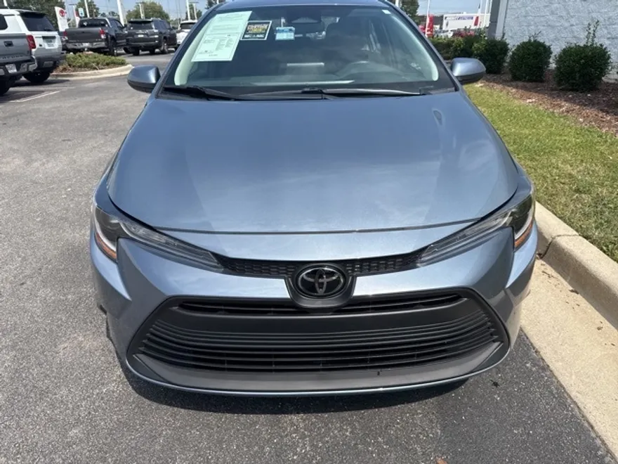 2024 Toyota Corolla LE photo 1