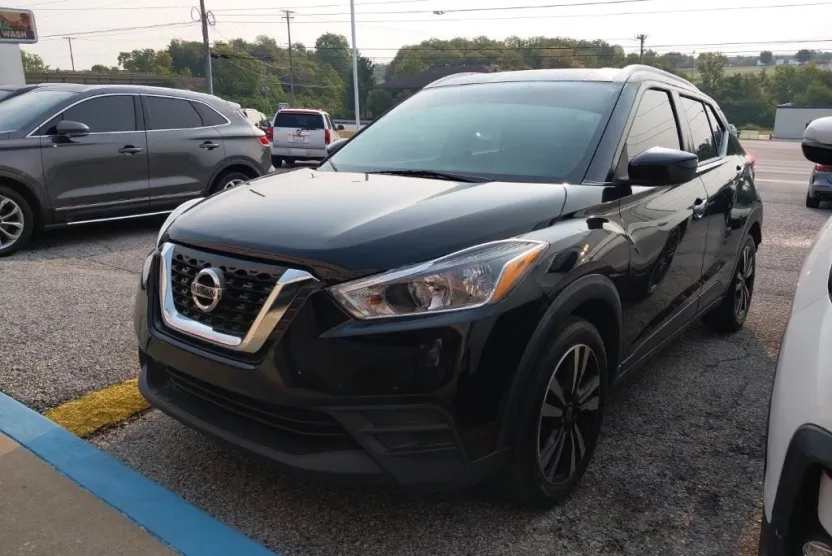 2019 Nissan Kicks SV photo 1