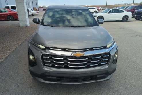 2025 Chevrolet Equinox LT photo 2