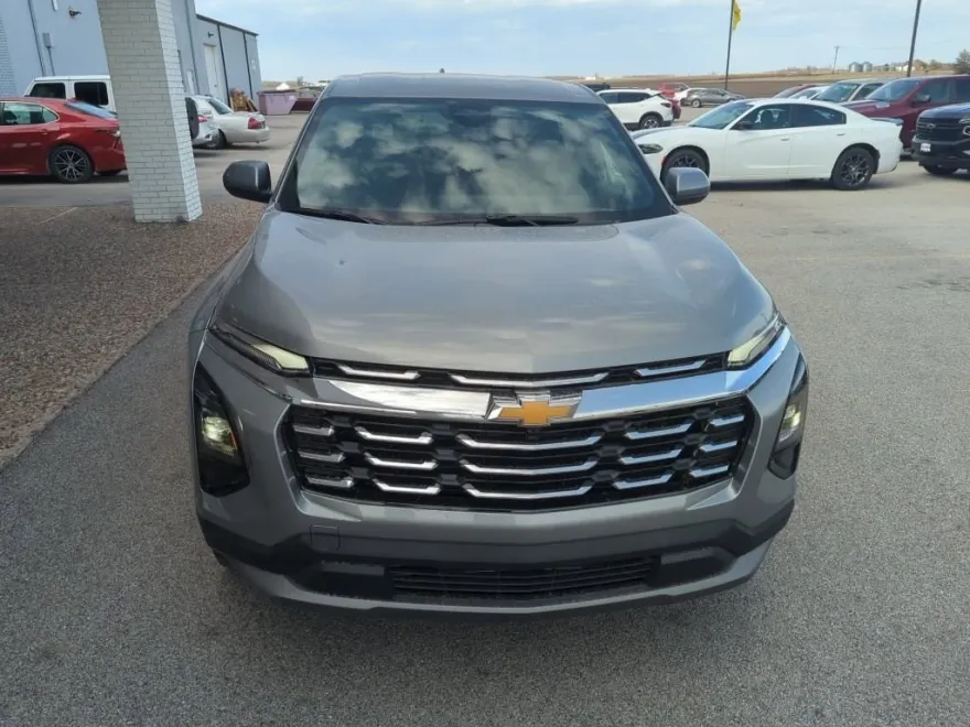 2025 Chevrolet Equinox LT photo 2