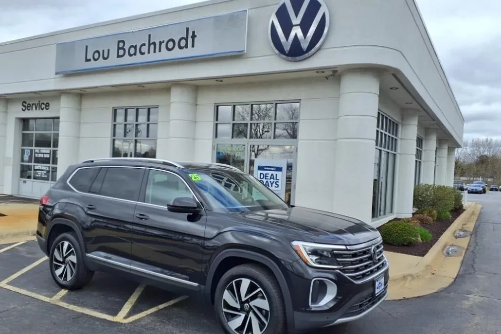 2025 Volkswagen Atlas SEL photo 1