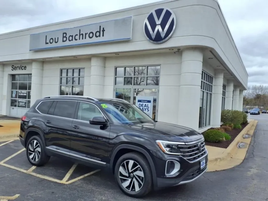 2025 Volkswagen Atlas SEL photo 1