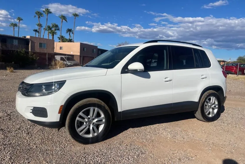 2015 Volkswagen Tiguan S photo 1