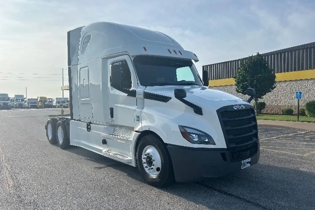 2020 Freightliner Cascadia 126" Sleeper Cab photo 1