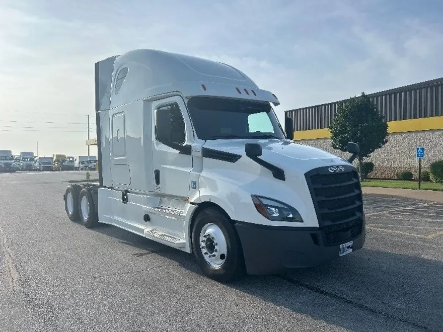 2020 Freightliner Cascadia 126" Sleeper Cab photo 1