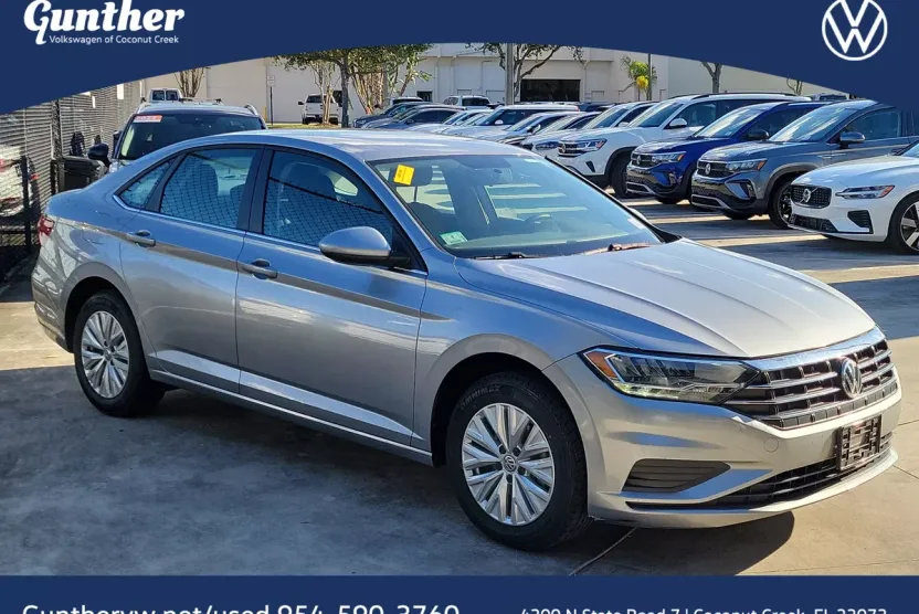 2020 Volkswagen Jetta SE R-Line photo 1