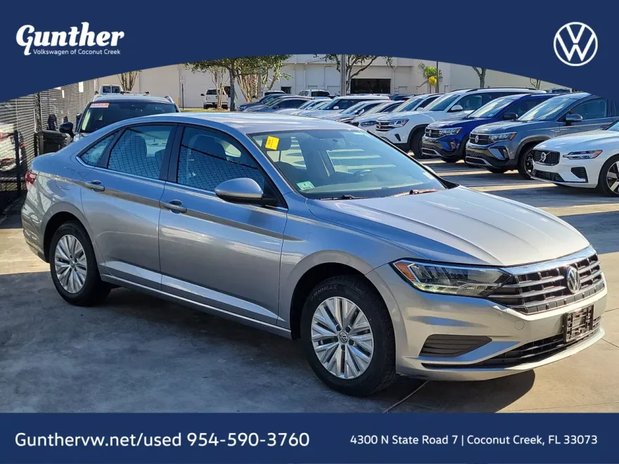 2020 Volkswagen Jetta SE R-Line photo 1