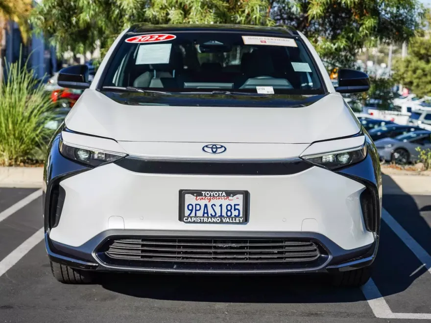 2024 Toyota bZ4X XLE photo 1
