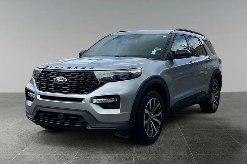 2023 Ford Explorer ST-Line photo 1