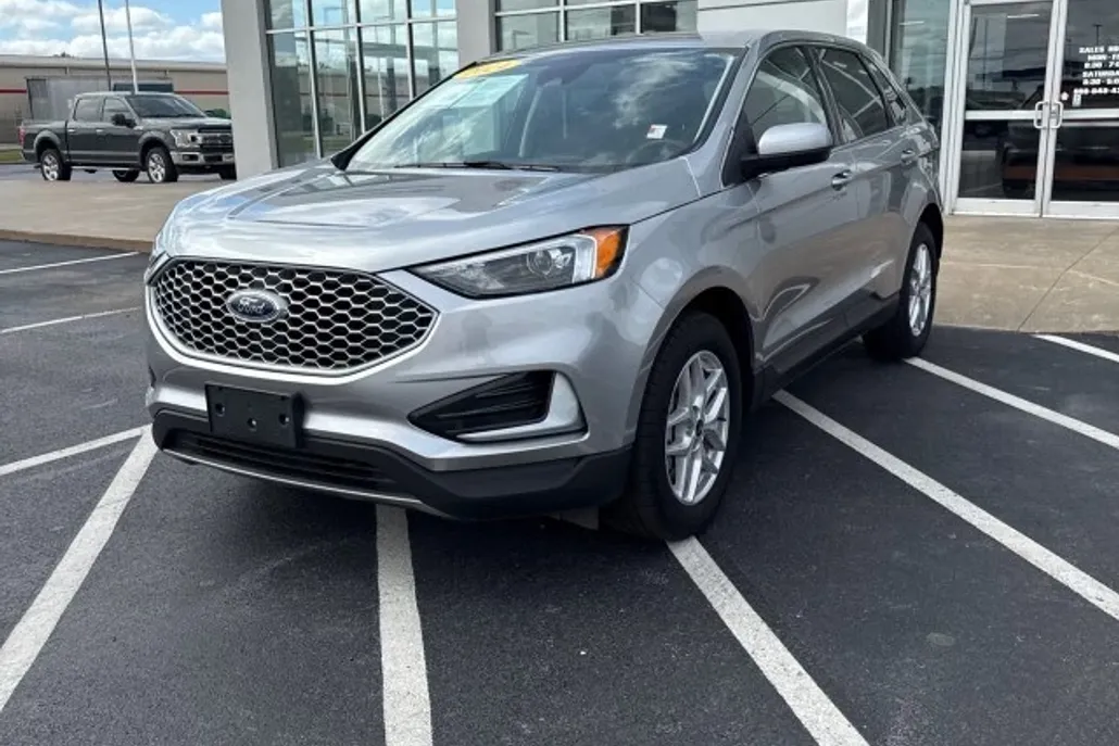 2024 Ford Edge SEL photo 1