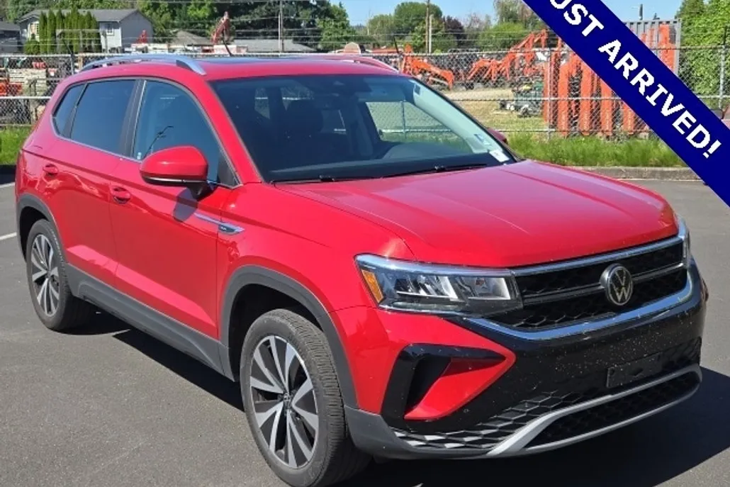 2023 Volkswagen Taos SE photo 1