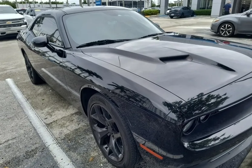 2020 Dodge Challenger SXT photo 1