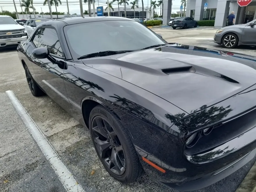 2020 Dodge Challenger SXT photo 1