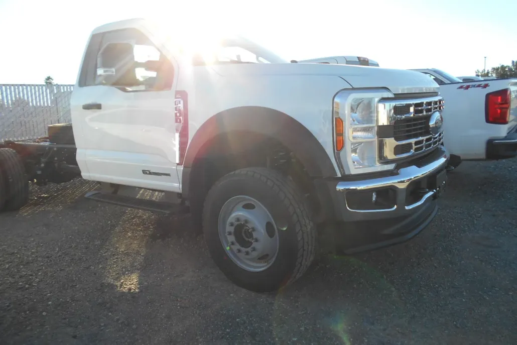 2024 Ford F-600 photo 1