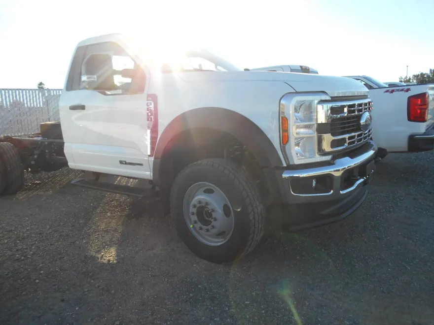 2024 Ford F-600 photo 1