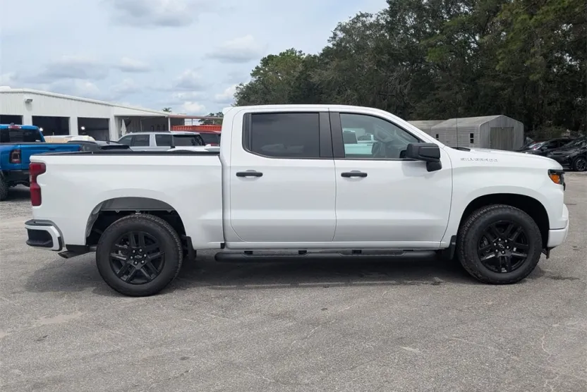 2026 Chevrolet Silverado 1500 Custom photo 1