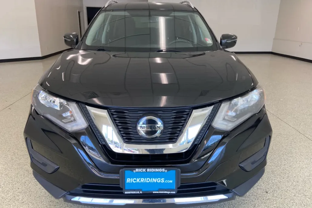 2018 Nissan Rogue SV photo 1