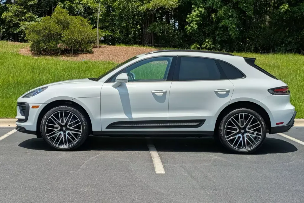 2022 Porsche Macan photo 1