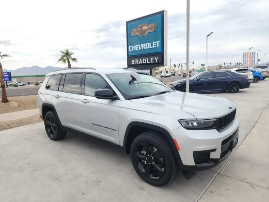 2023 Jeep Grand Cherokee Altitude photo 1