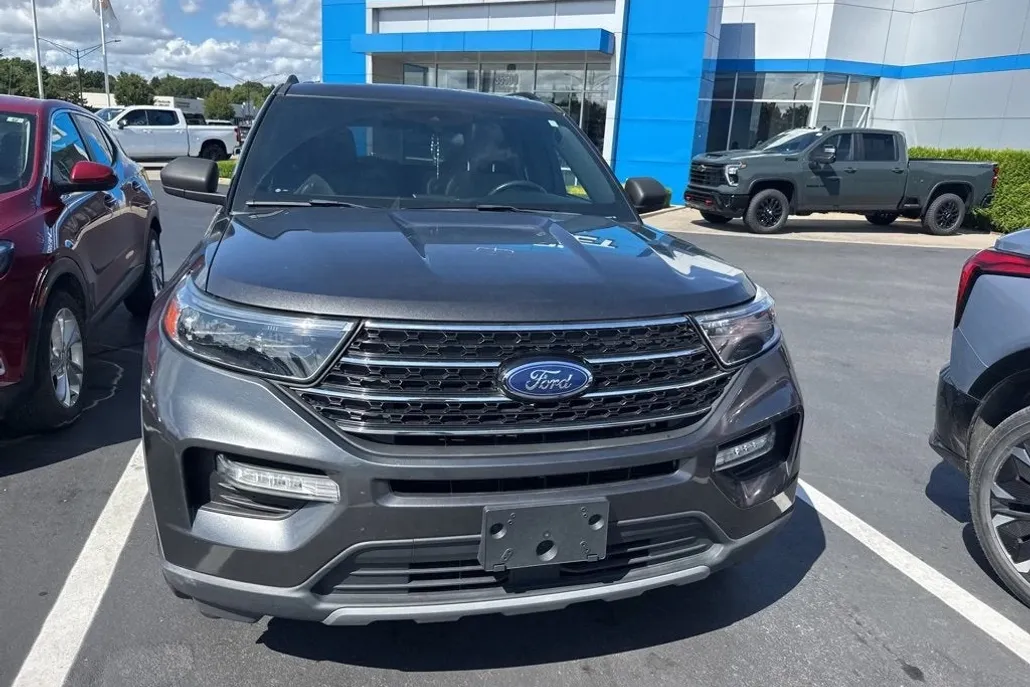 2020 Ford Explorer XLT photo 1