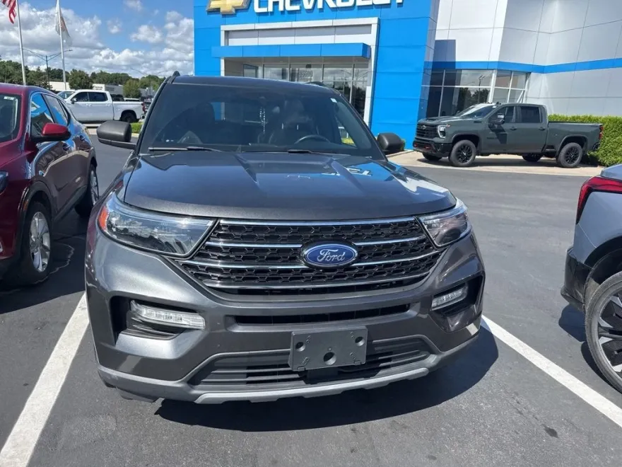 2020 Ford Explorer XLT photo 1