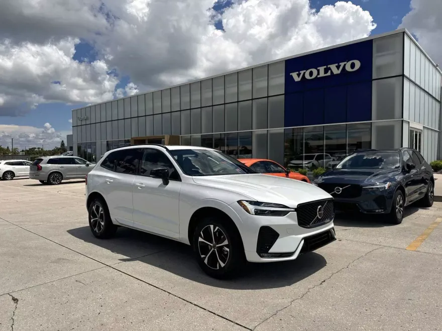 2026 Volvo XC60 B5 Core photo 1