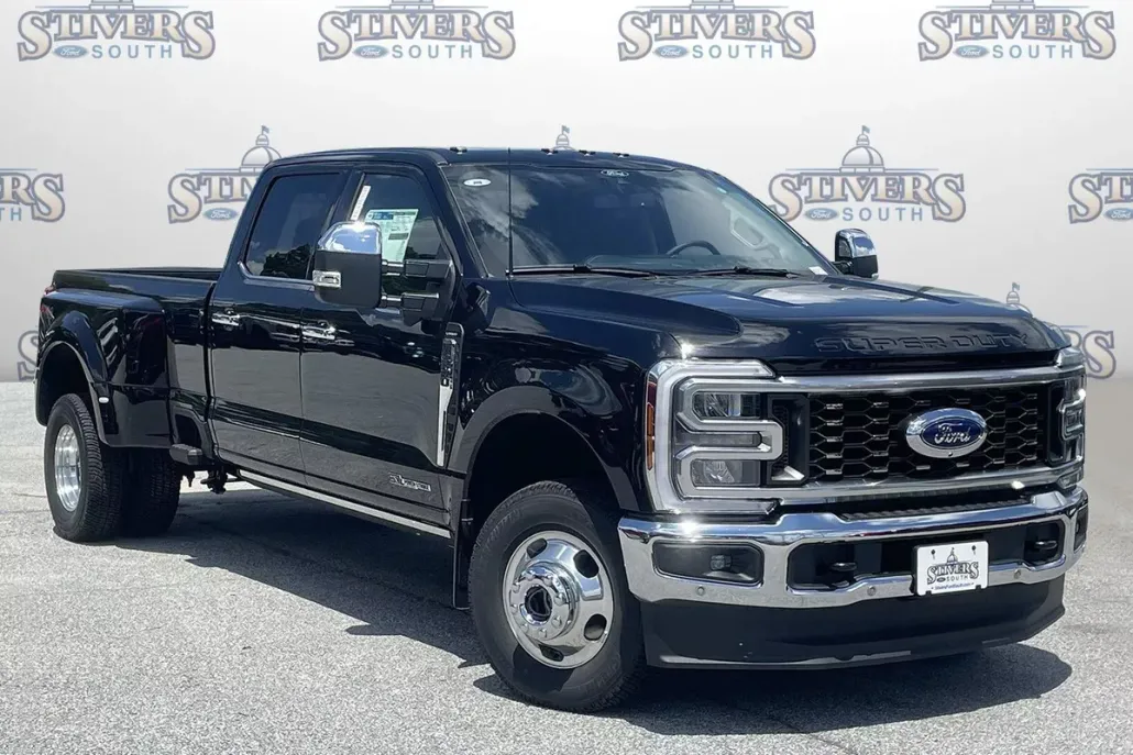 2025 Ford F-350 Lariat photo 1