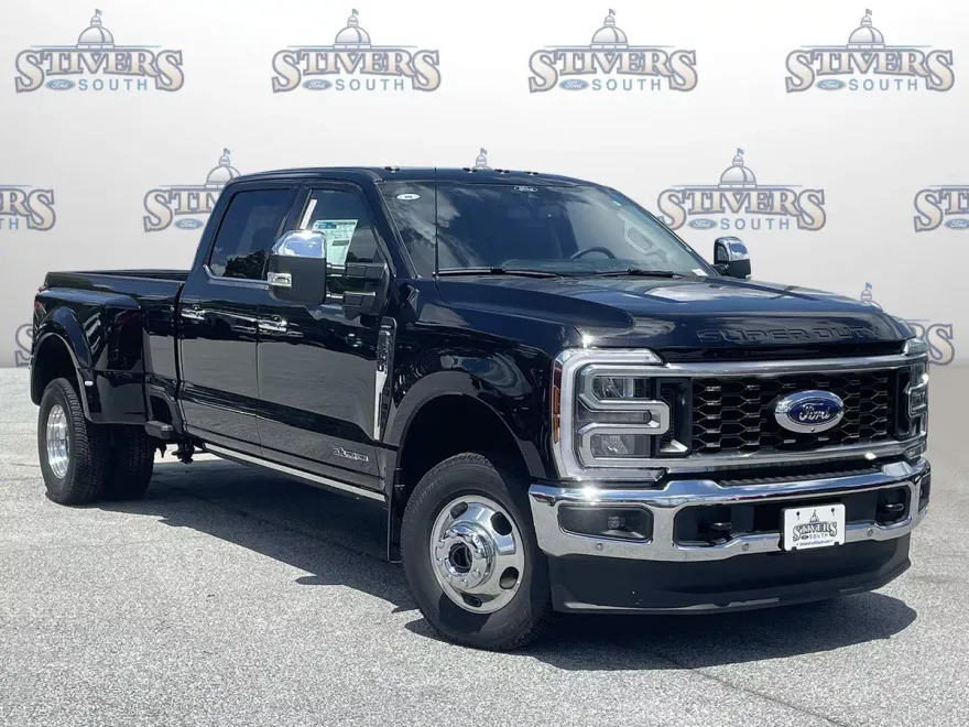 2025 Ford F-350 Lariat photo 1