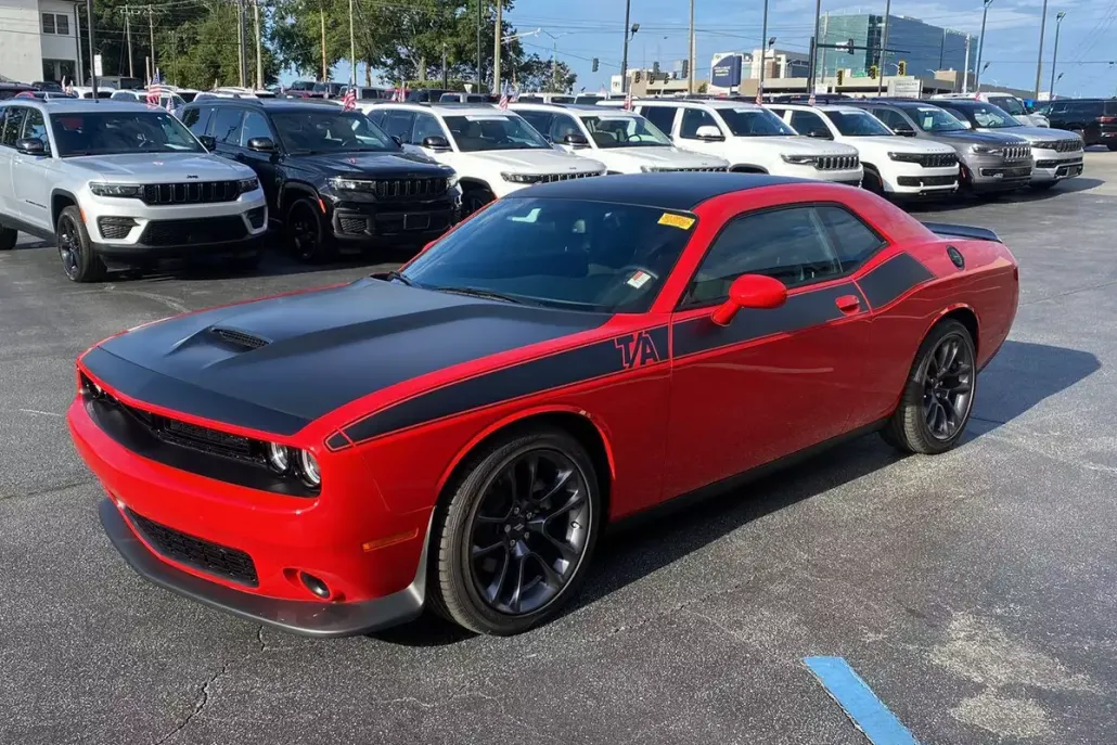 2023 Dodge Challenger R/T photo 1