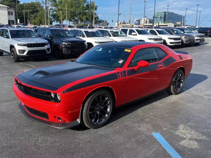 2023 Dodge Challenger R/T photo 1