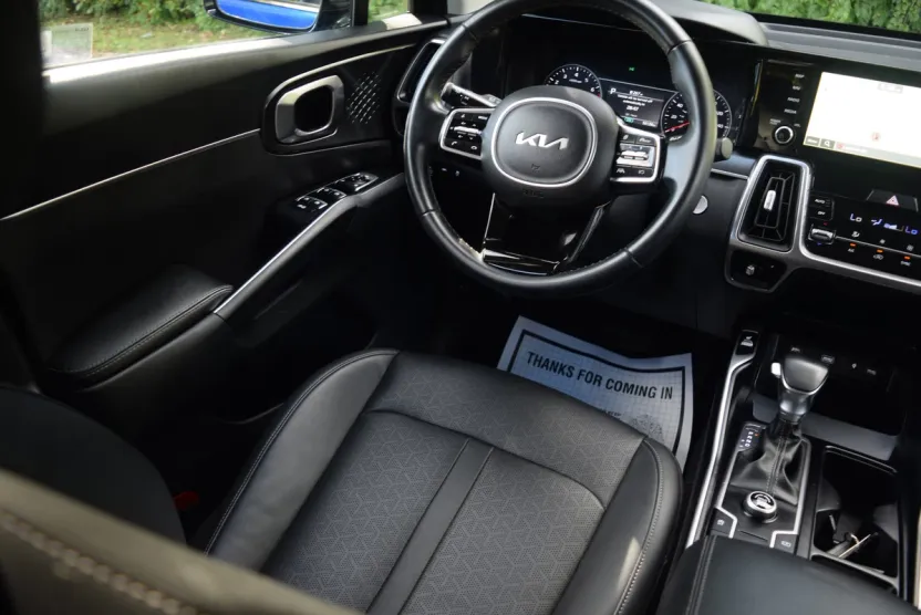 2023 Kia Sorento S photo 1