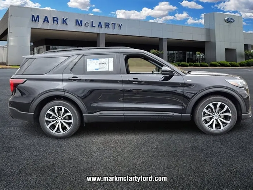 2025 Ford Explorer ST-Line photo 1