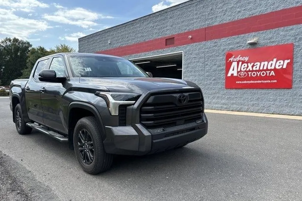 2024 Toyota Tundra SR5 CrewMax photo 1