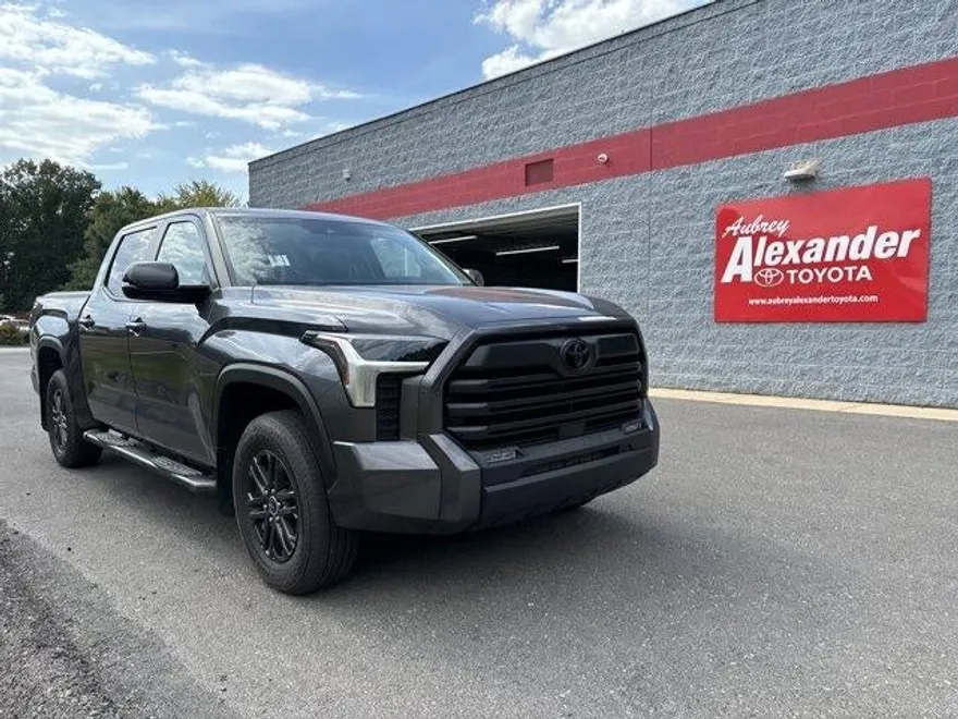 2024 Toyota Tundra SR5 CrewMax photo 1