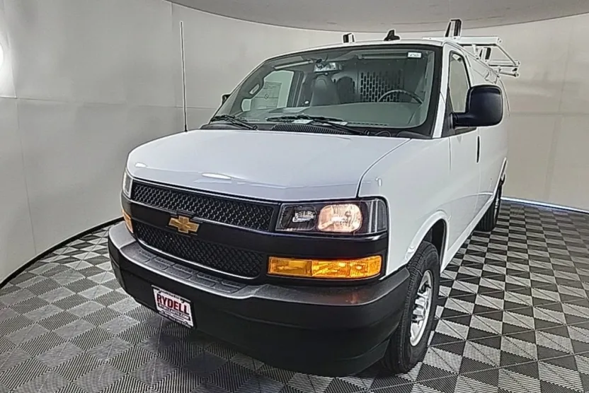2025 Chevrolet Express Cargo 3500 photo 1