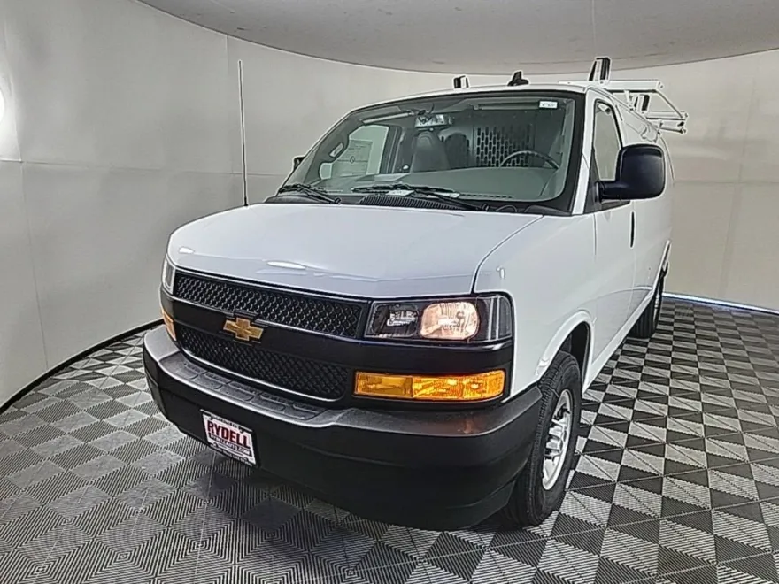 2025 Chevrolet Express Cargo 3500 photo 1