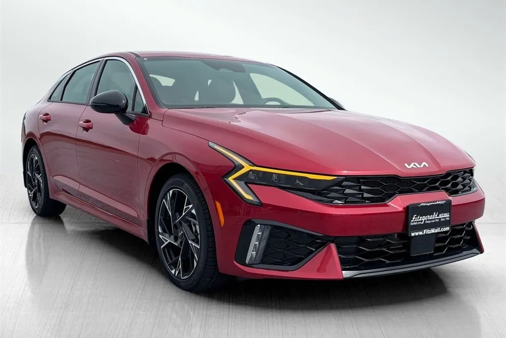 2025 Kia K5 GT-Line photo 1