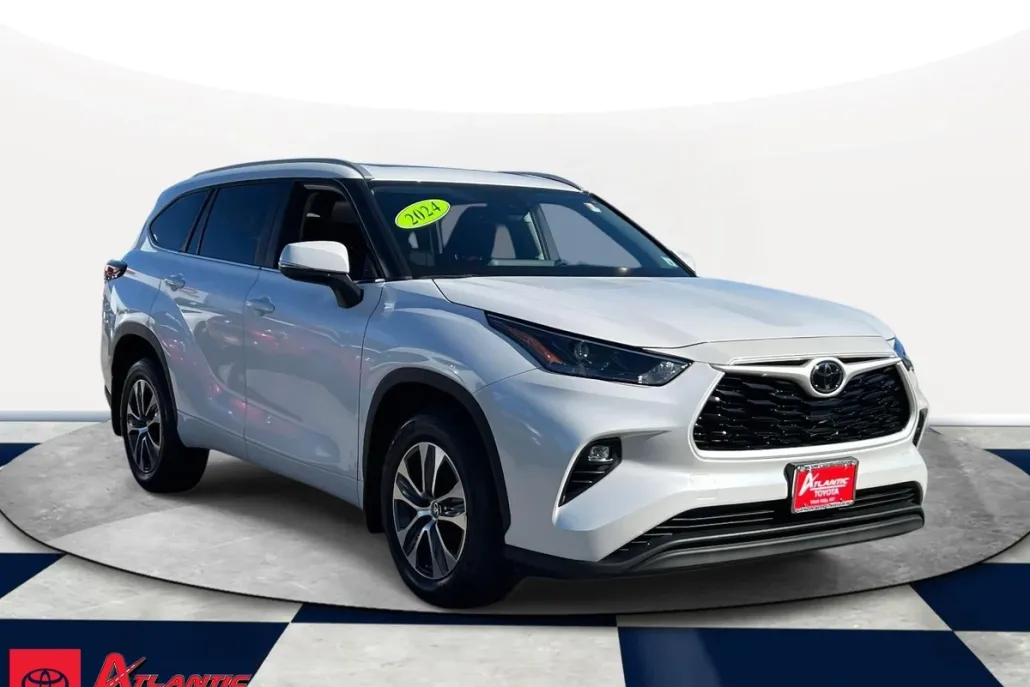 2024 Toyota Highlander XLE photo 1