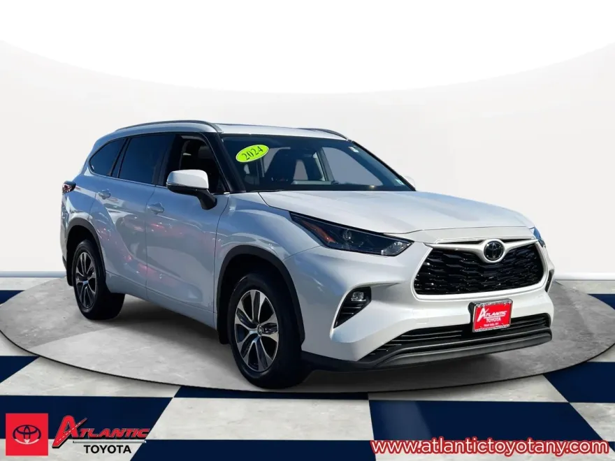 2024 Toyota Highlander XLE photo 1