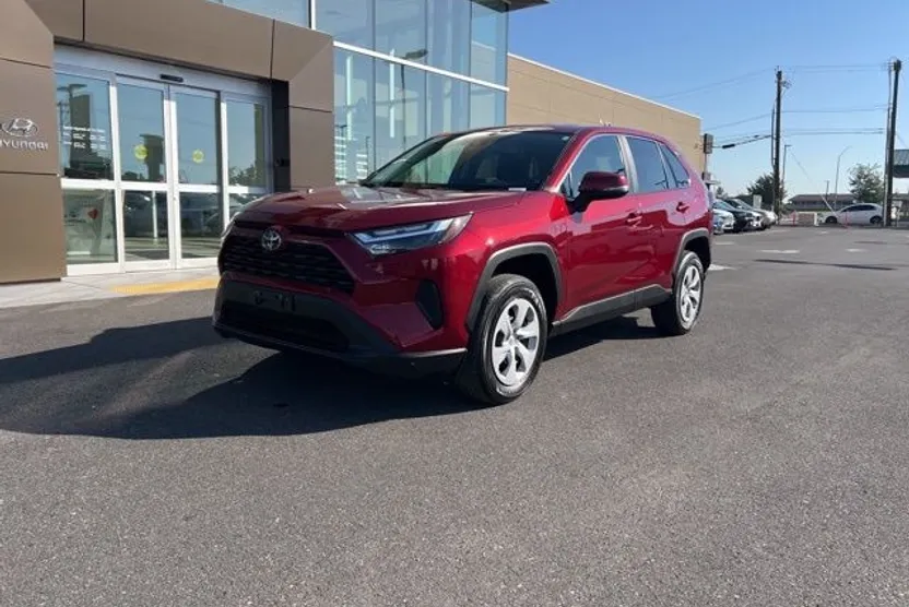 2023 Toyota RAV4 LE photo 1