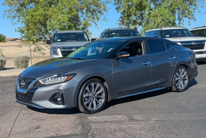 2023 Nissan Maxima Platinum photo 1