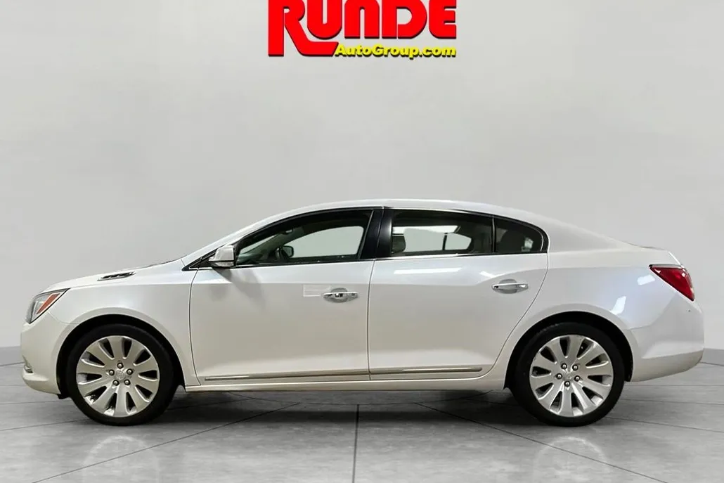 2016 Buick LaCrosse Leather photo 1