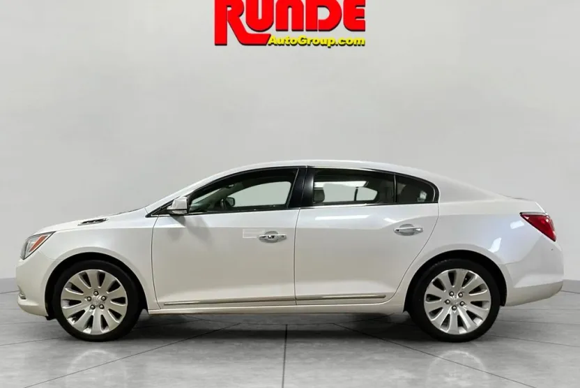 2016 Buick LaCrosse Leather photo 1