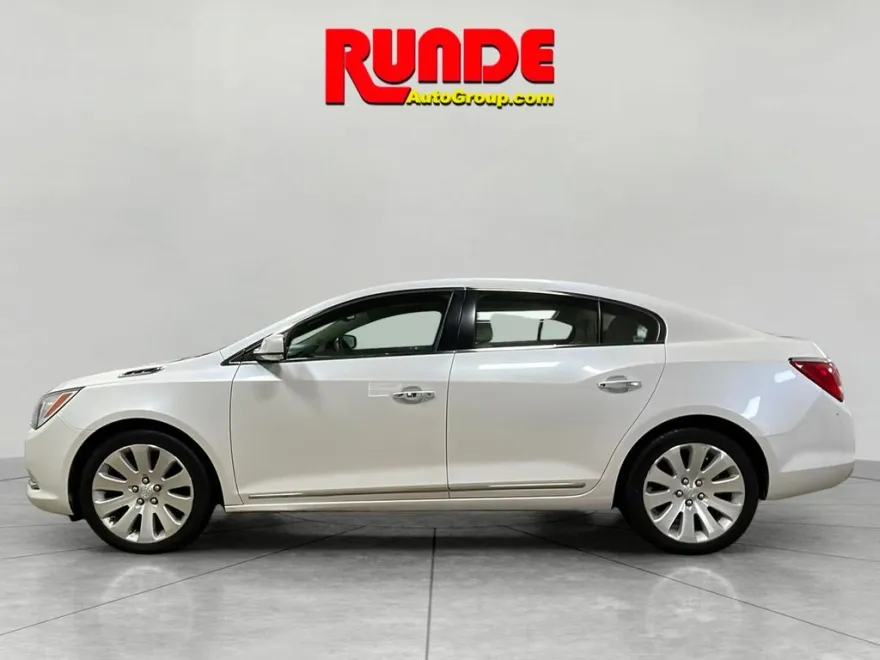 2016 Buick LaCrosse Leather photo 1