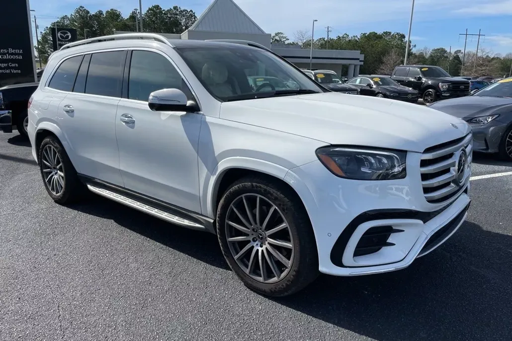 2025 Mercedes Benz GLS 580 photo 1