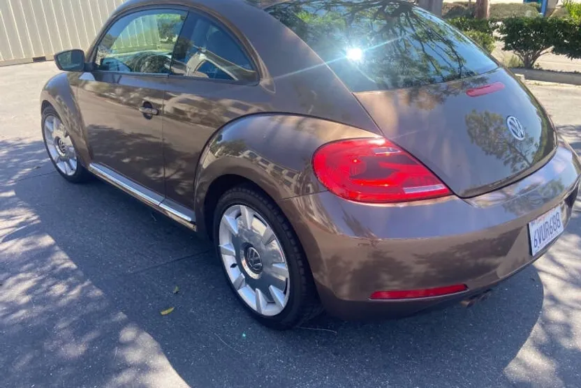 2012 Volkswagen Beetle 2.5L photo 1
