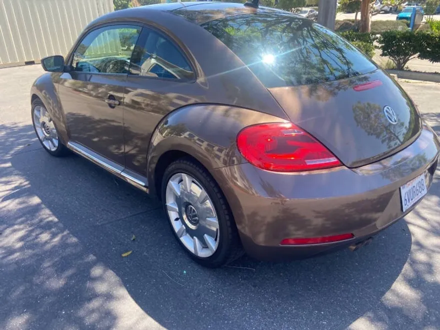 2012 Volkswagen Beetle 2.5L photo 1