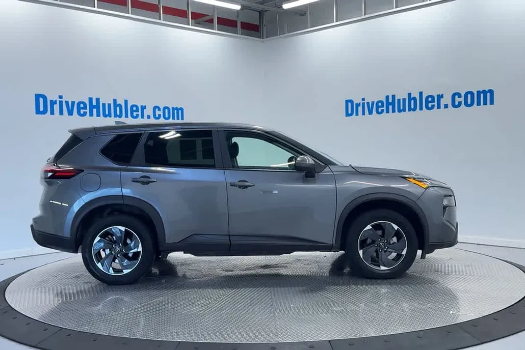 2024 Nissan Rogue SV photo 1