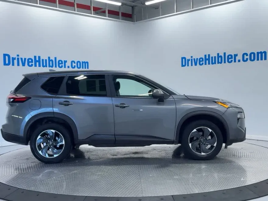2024 Nissan Rogue SV photo 1